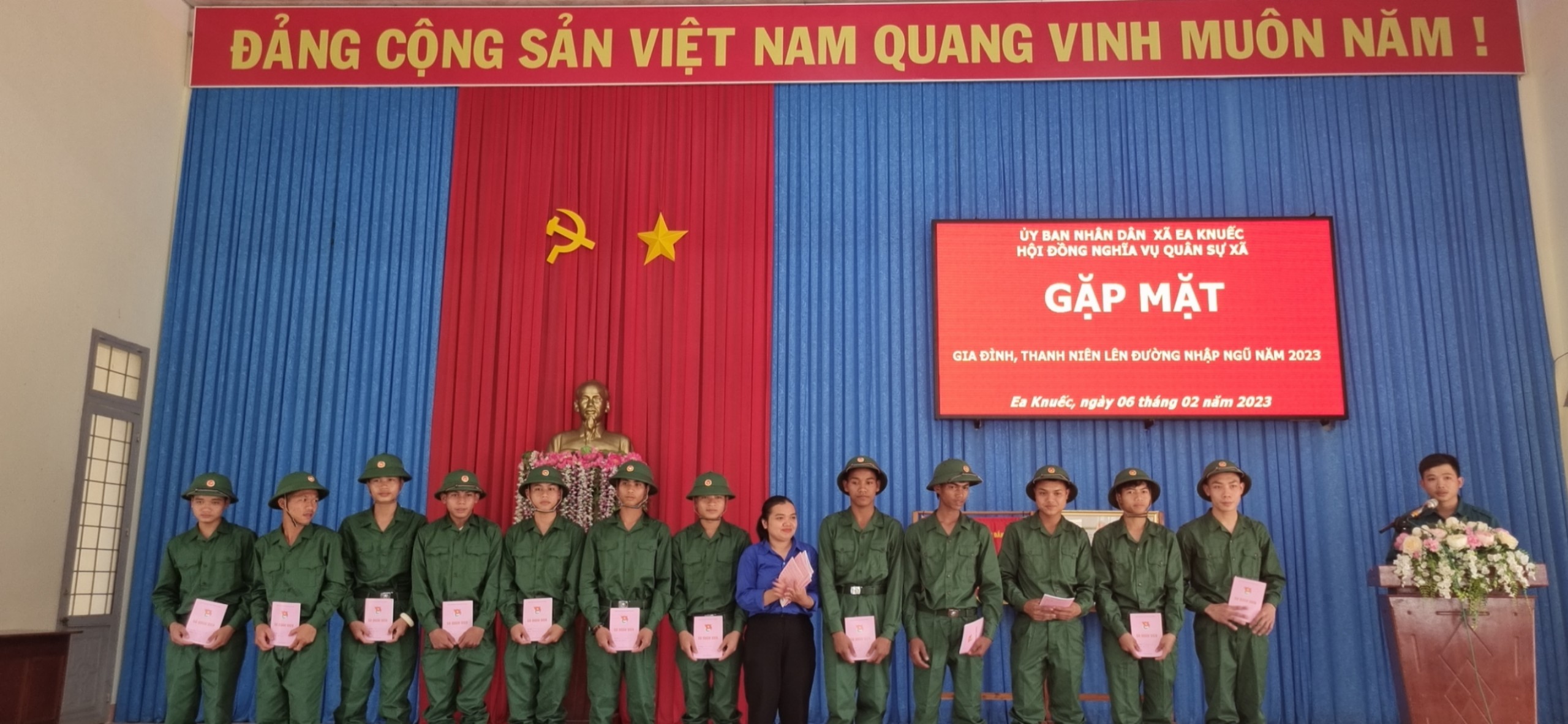 Quân sự 6